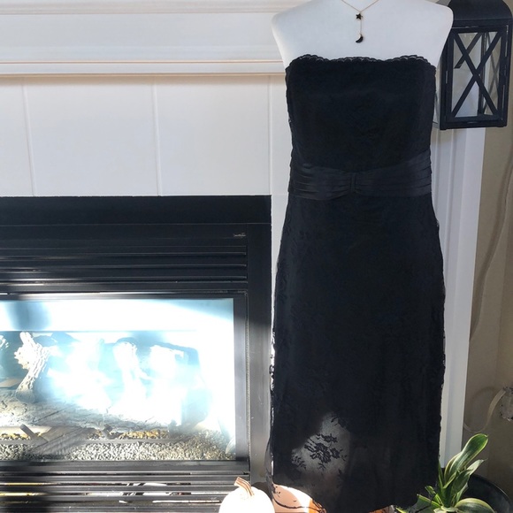 White House Black Market Dresses & Skirts - 🌺White House Black Market midi lace dress🌺